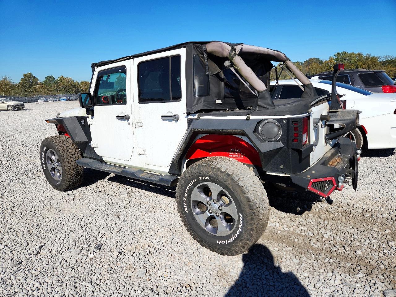 2016 Jeep Wrangler Unlimited Sahara - Фото 2