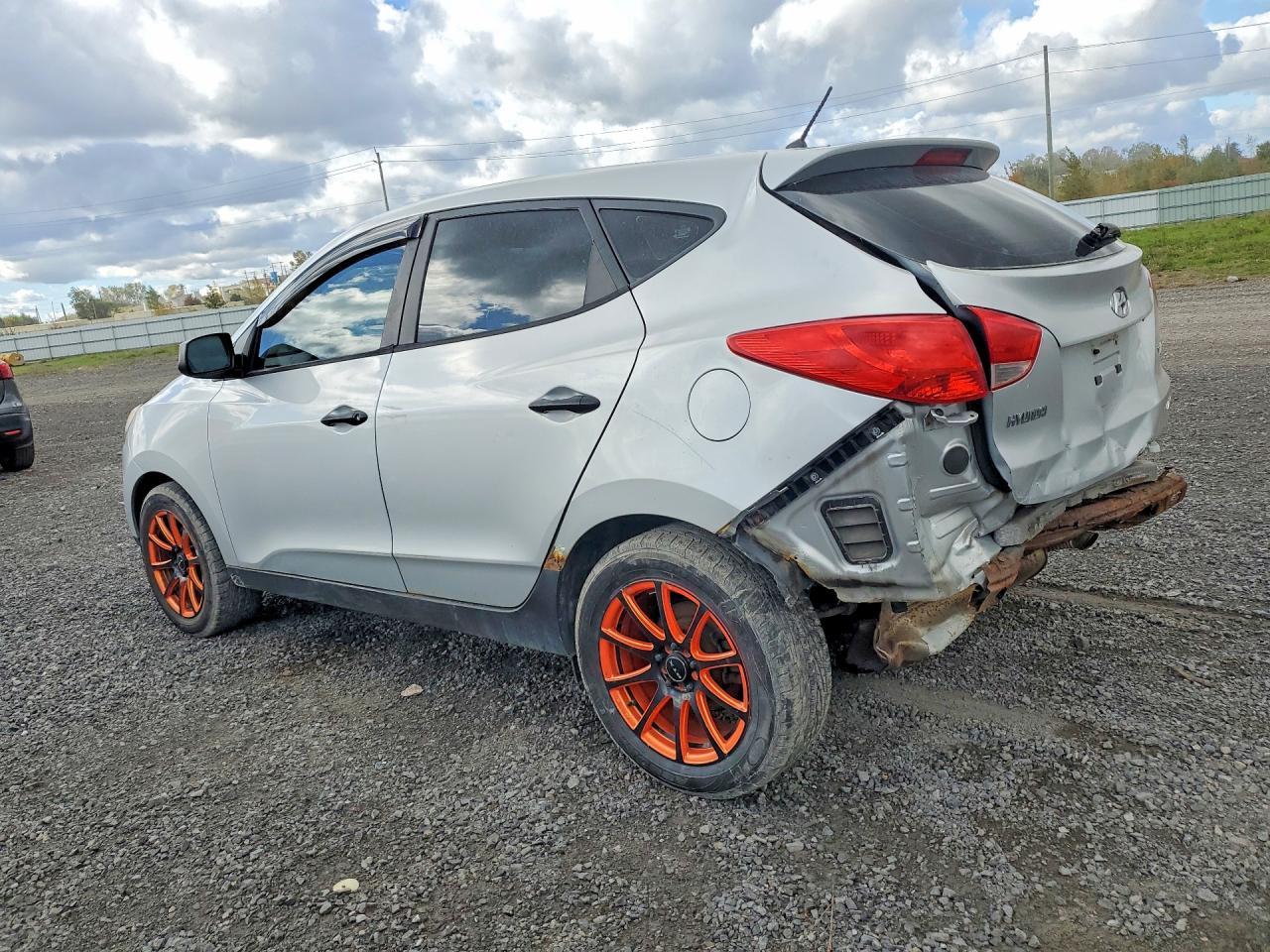 2011 Hyundai Tucson Gl - Image 2