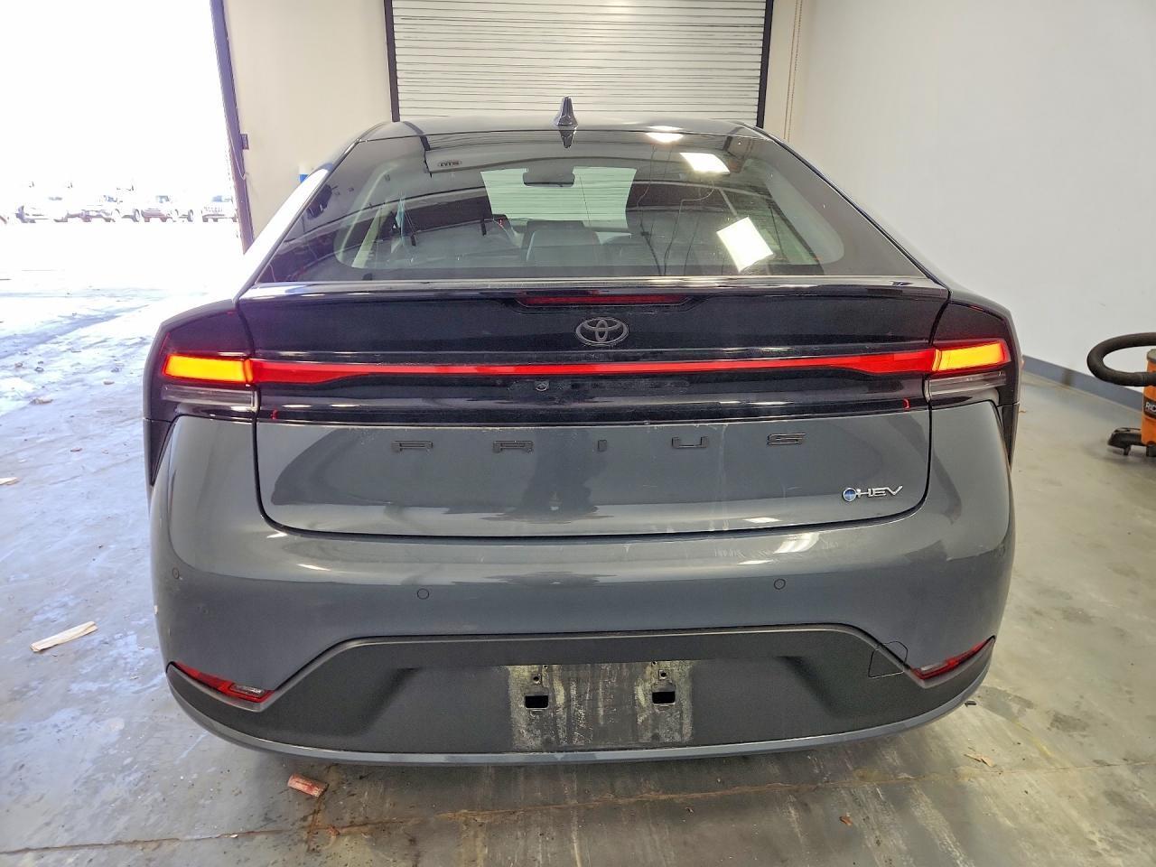 2025 Toyota Prius Le - Фото 6