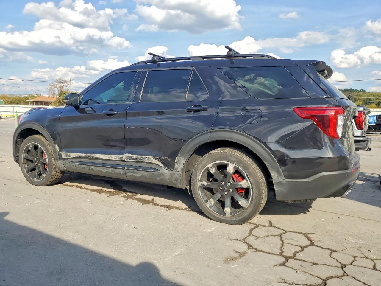 2022 Ford Explorer St - Image 2