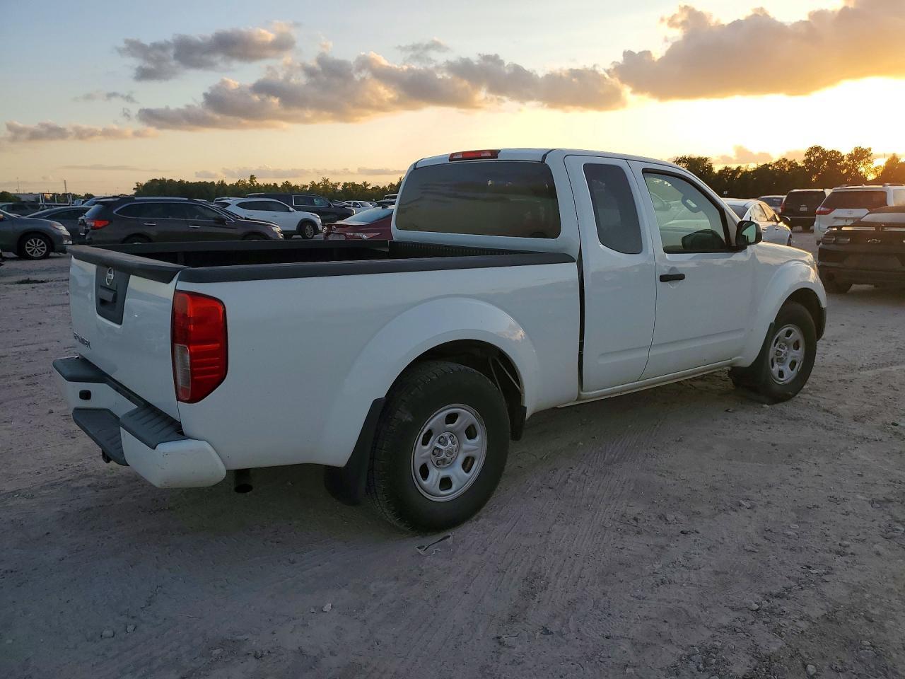 2020 Nissan Frontier S - Image 3