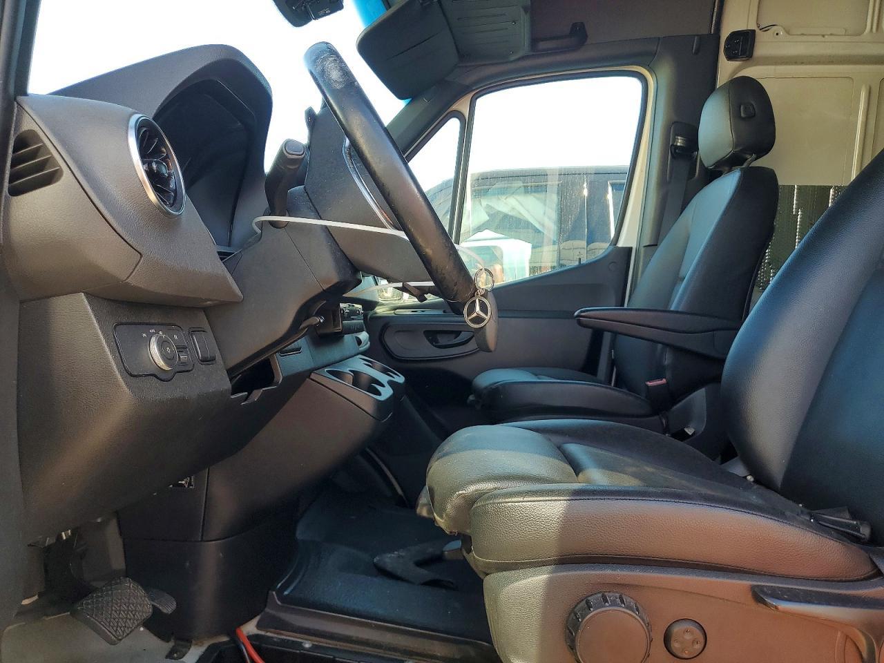2023 Mercedes-Benz Sprinter 2500 Delivery Van - Фото 7