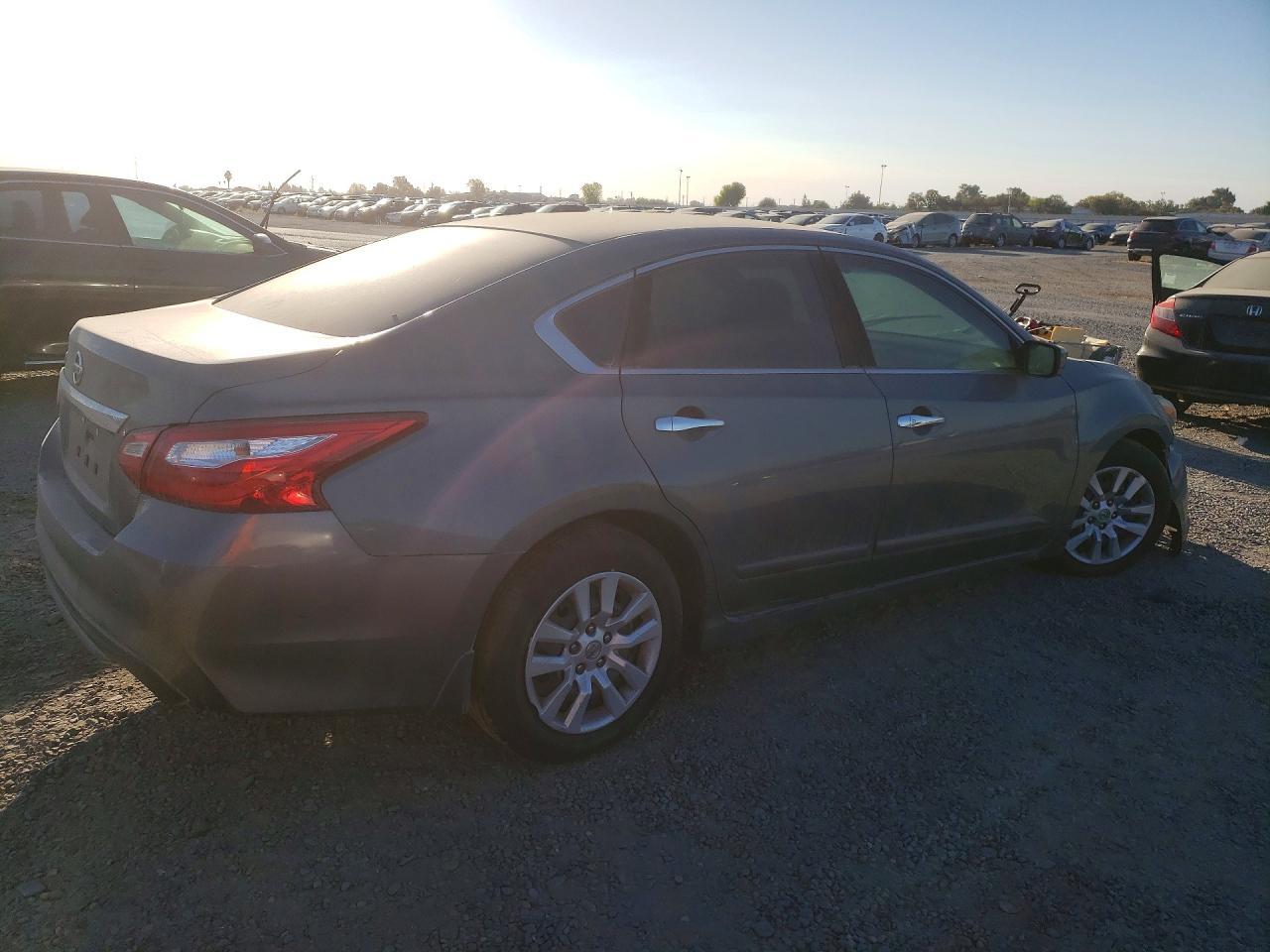 2017 Nissan Altima 2.5 S - Фото 3