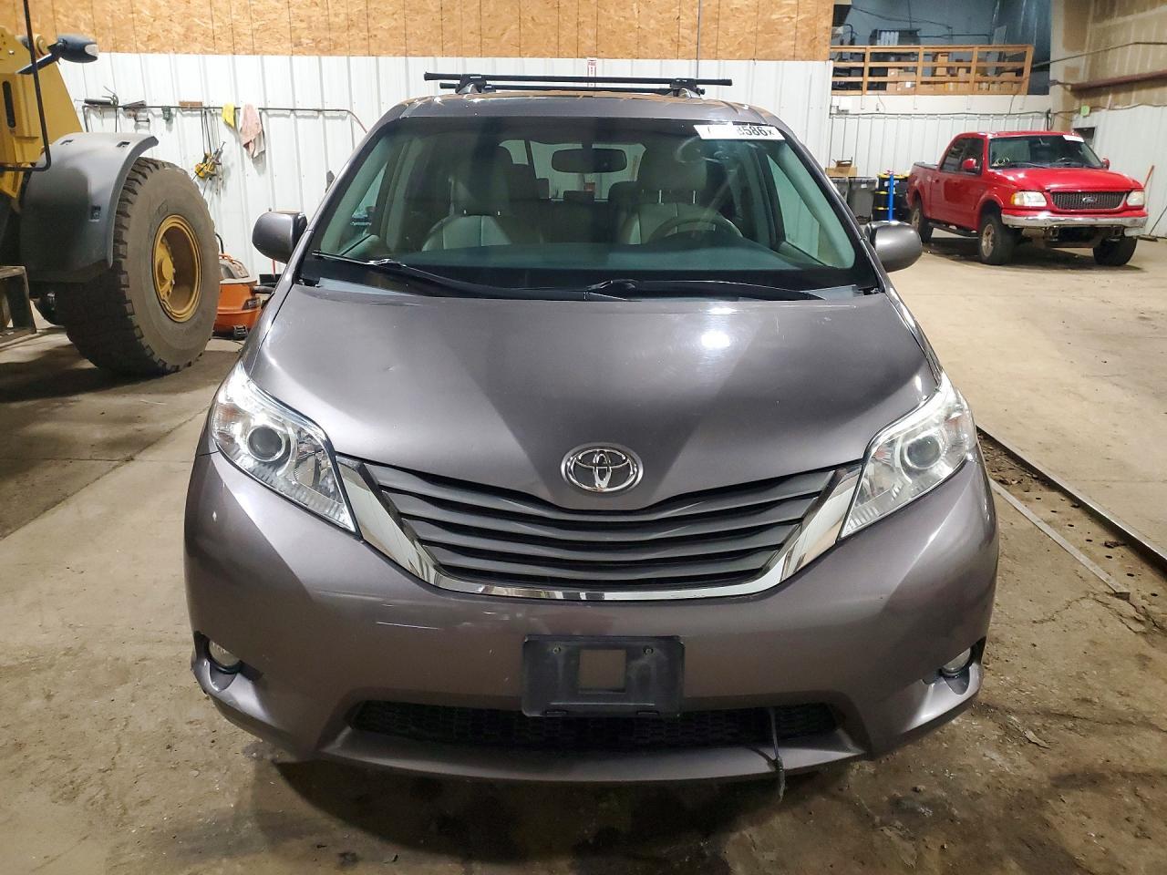 2014 Toyota Sienna - Фото 5