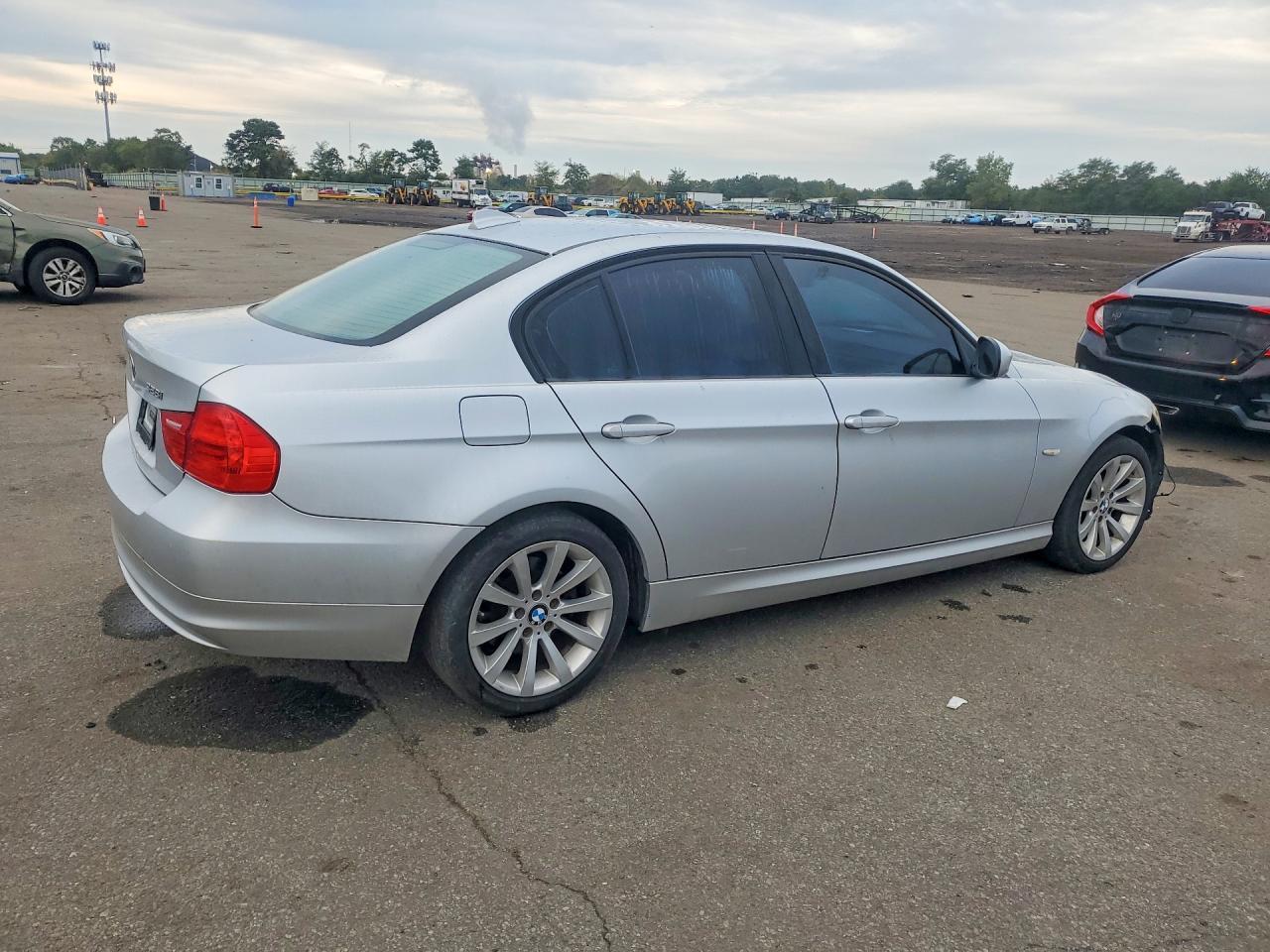 2011 BMW 328 I - Image 3