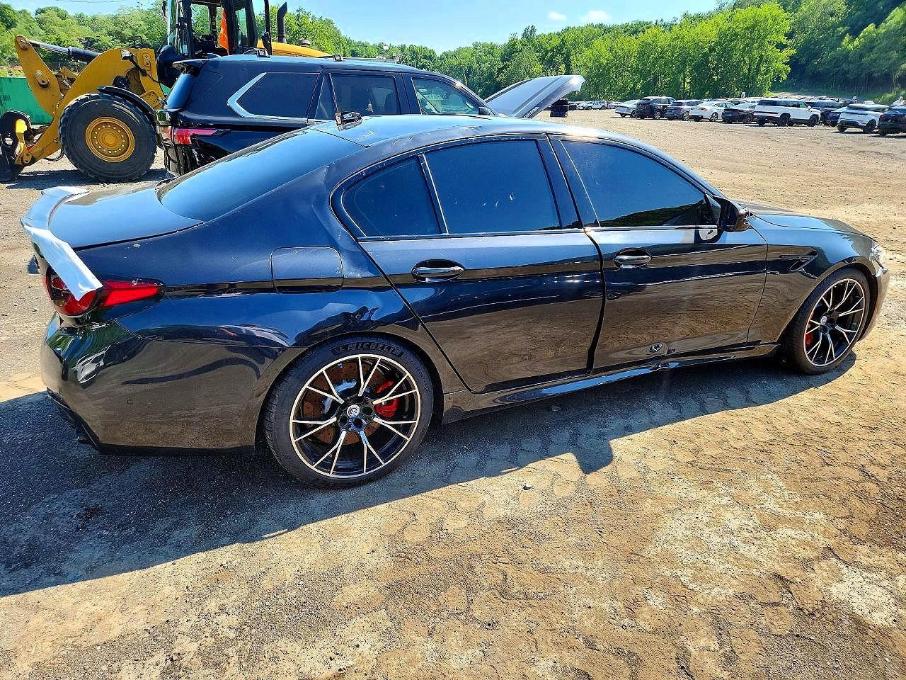 2023 BMW M5 - Image 3