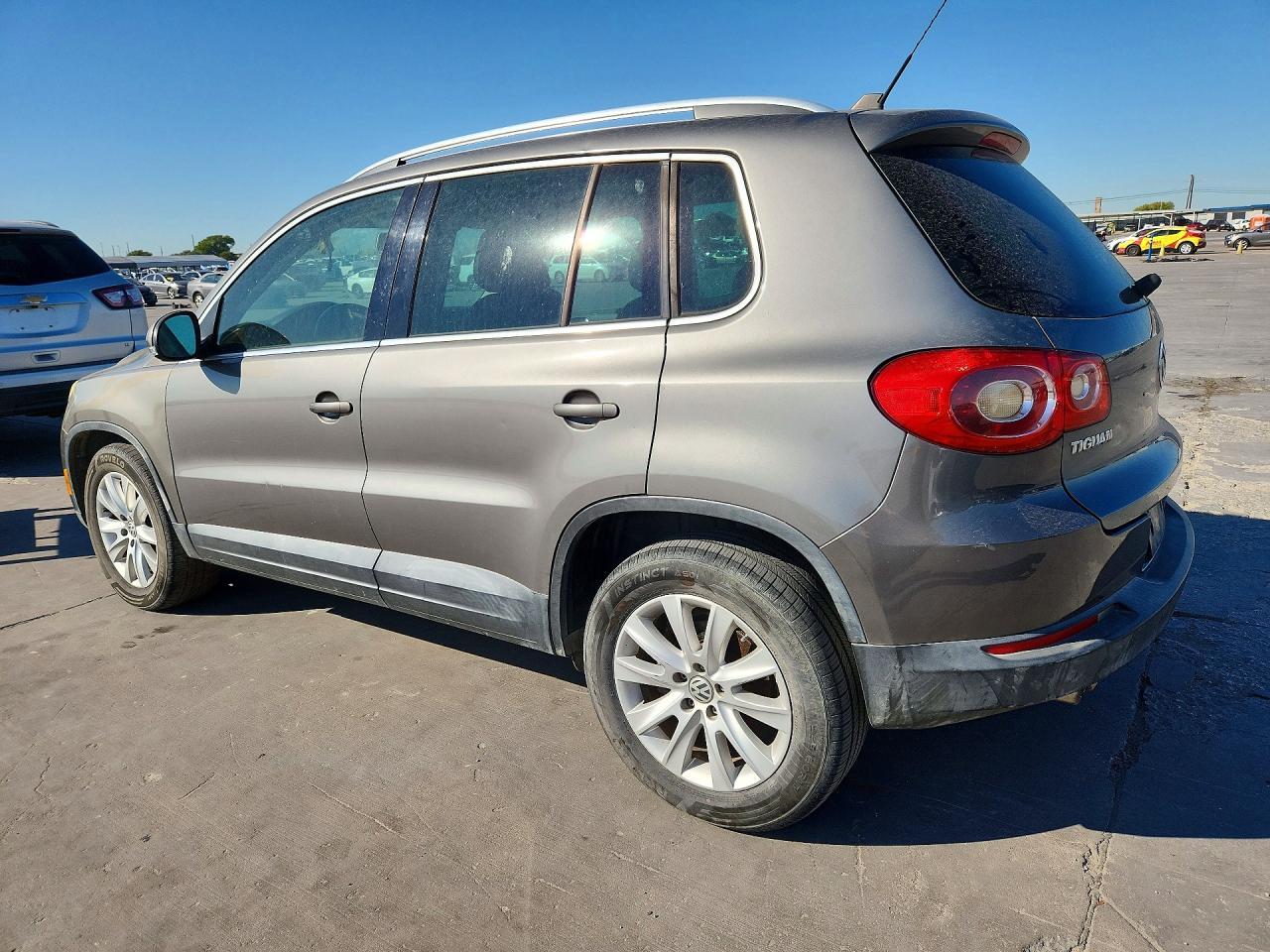 2010 Volkswagen Tiguan S - Image 2