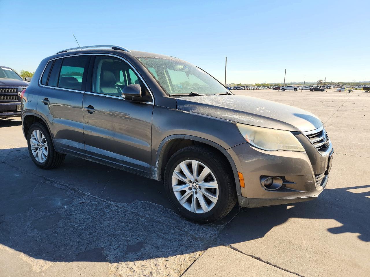 2010 Volkswagen Tiguan S - Image 4