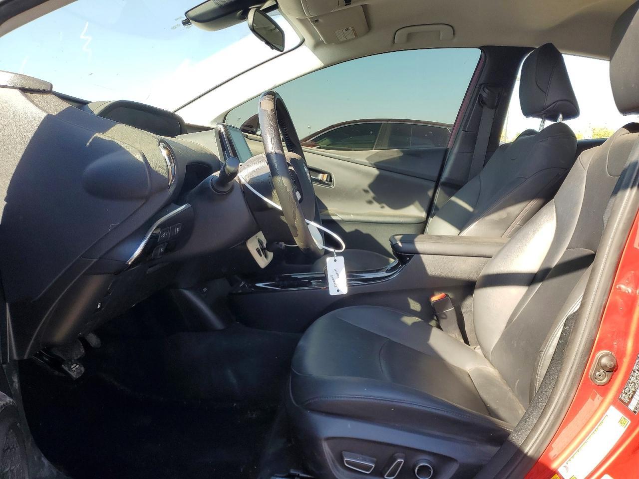 2017 Toyota Prius Prime Premium - Image 7