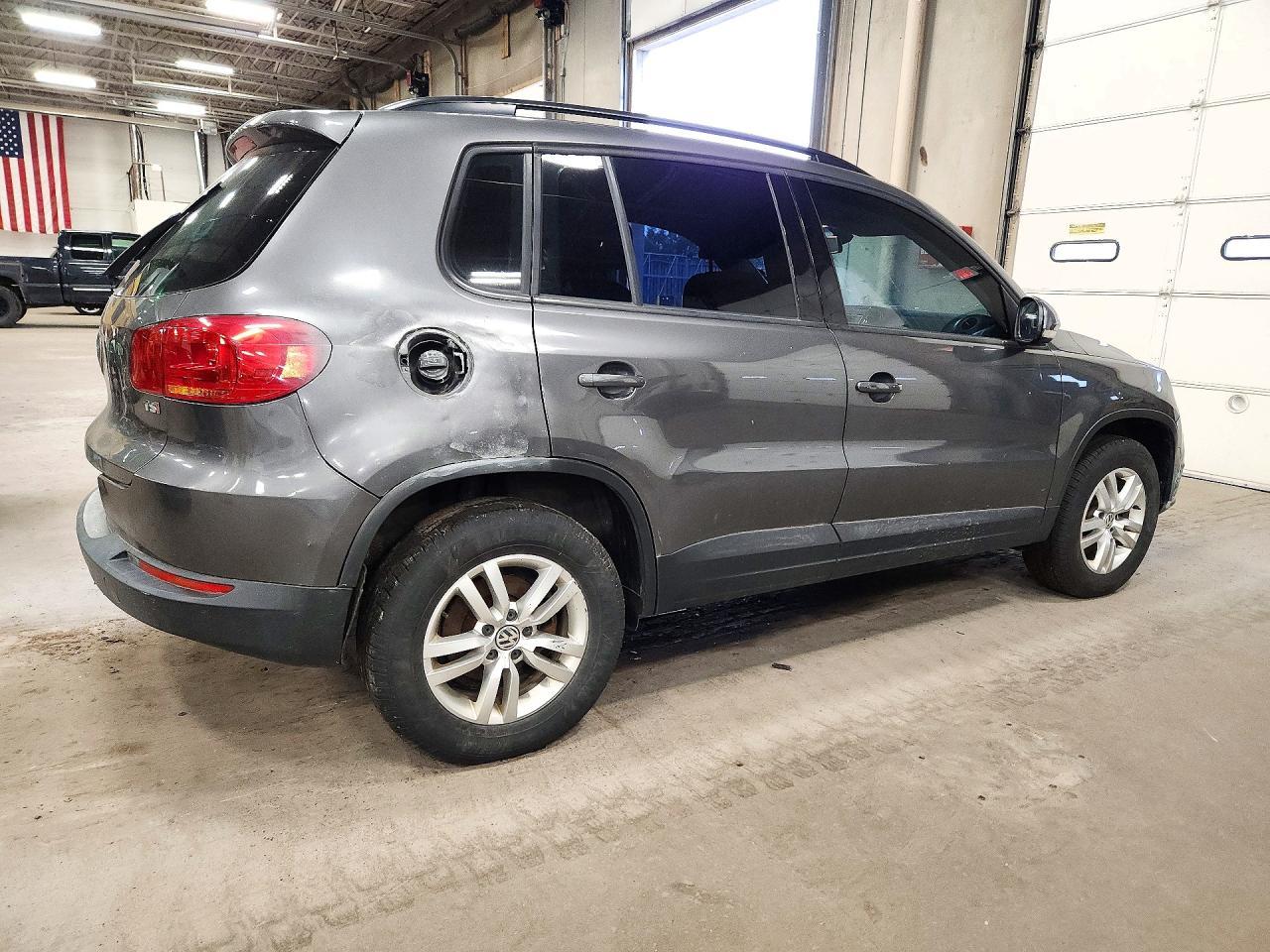 2016 Volkswagen Tiguan S - Фото 3