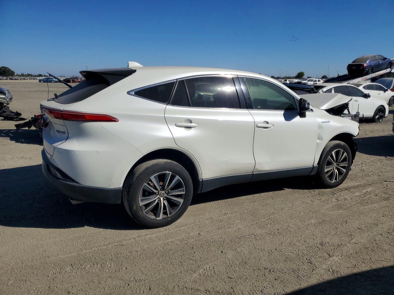 2021 Toyota Venza Le - Image 3