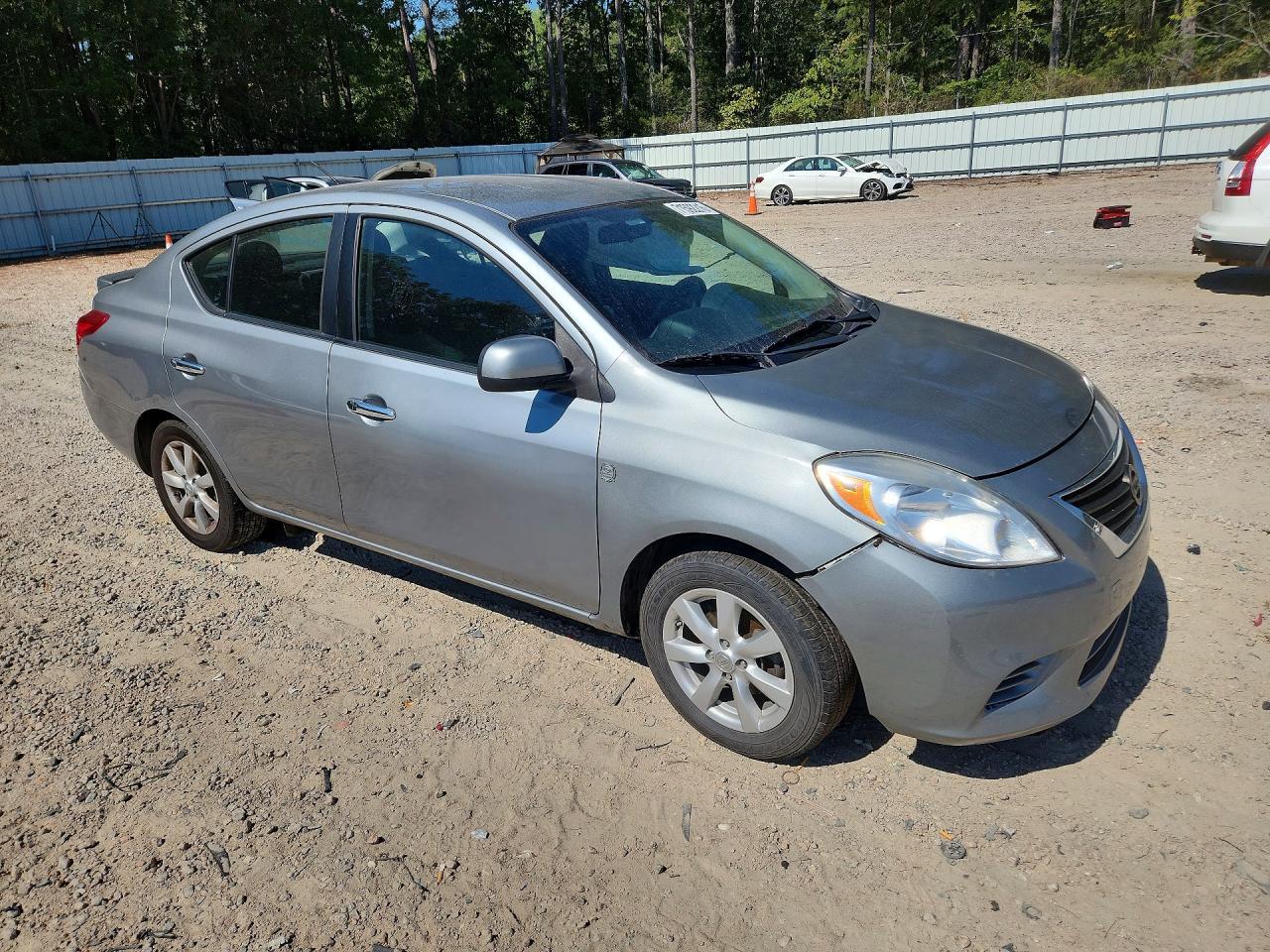 2013 Nissan Versa 1.6 S - Фото 4