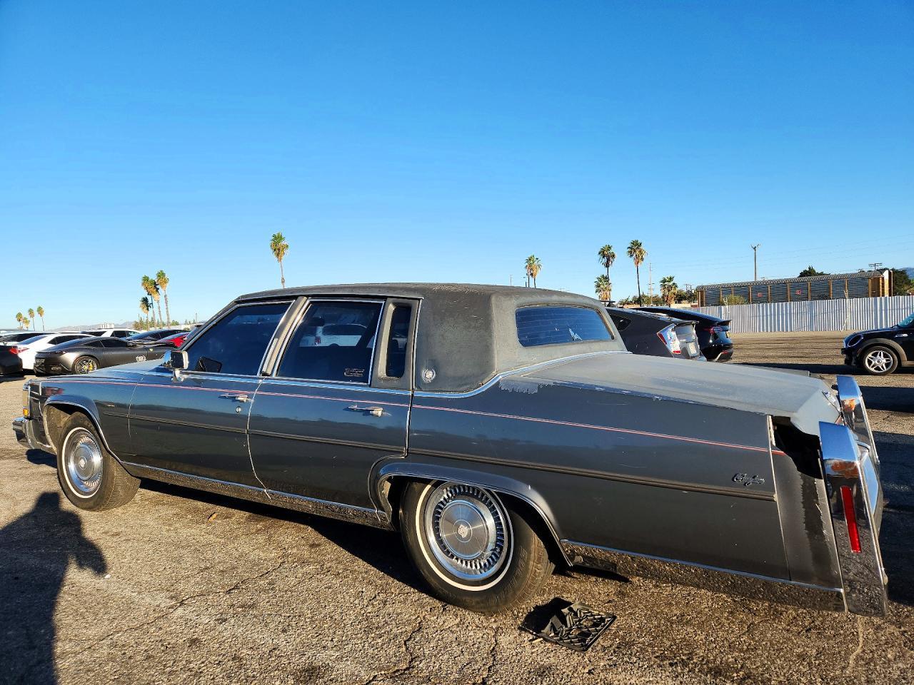 1989 Cadillac Brougham - Фото 2