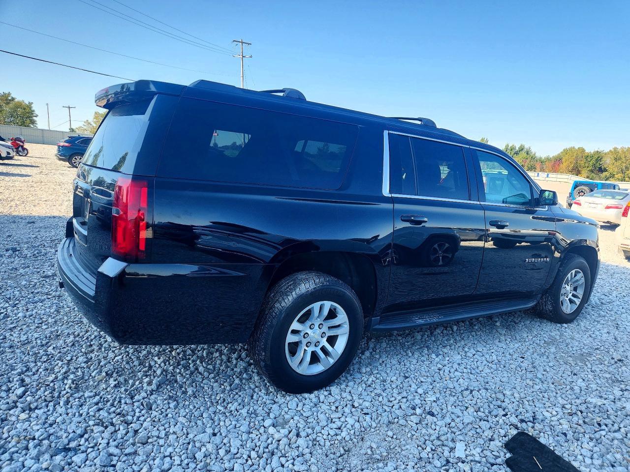 2016 Chevrolet Suburban K1500 Lt - Image 3
