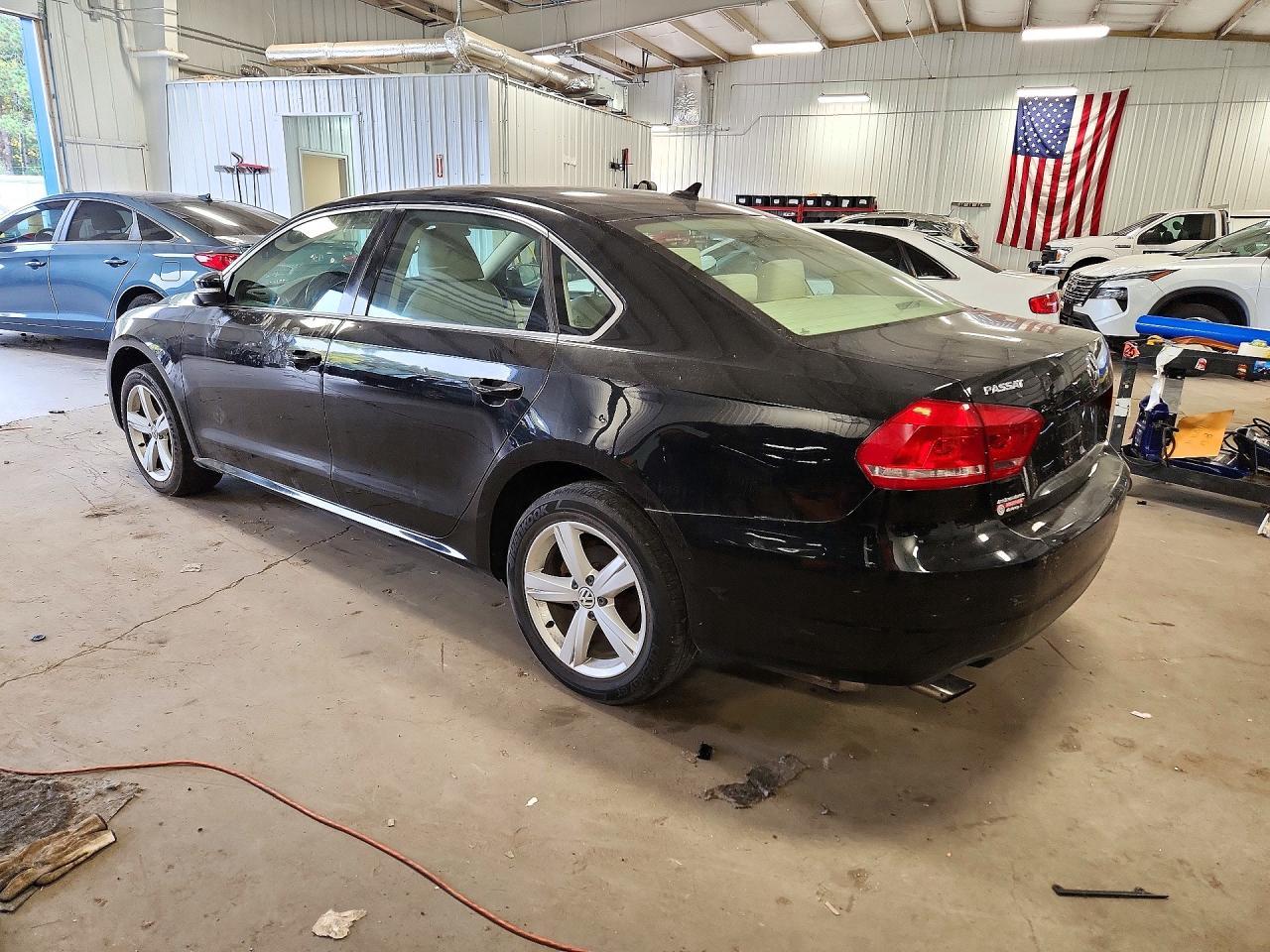 2014 Volkswagen Passat Se - Image 2