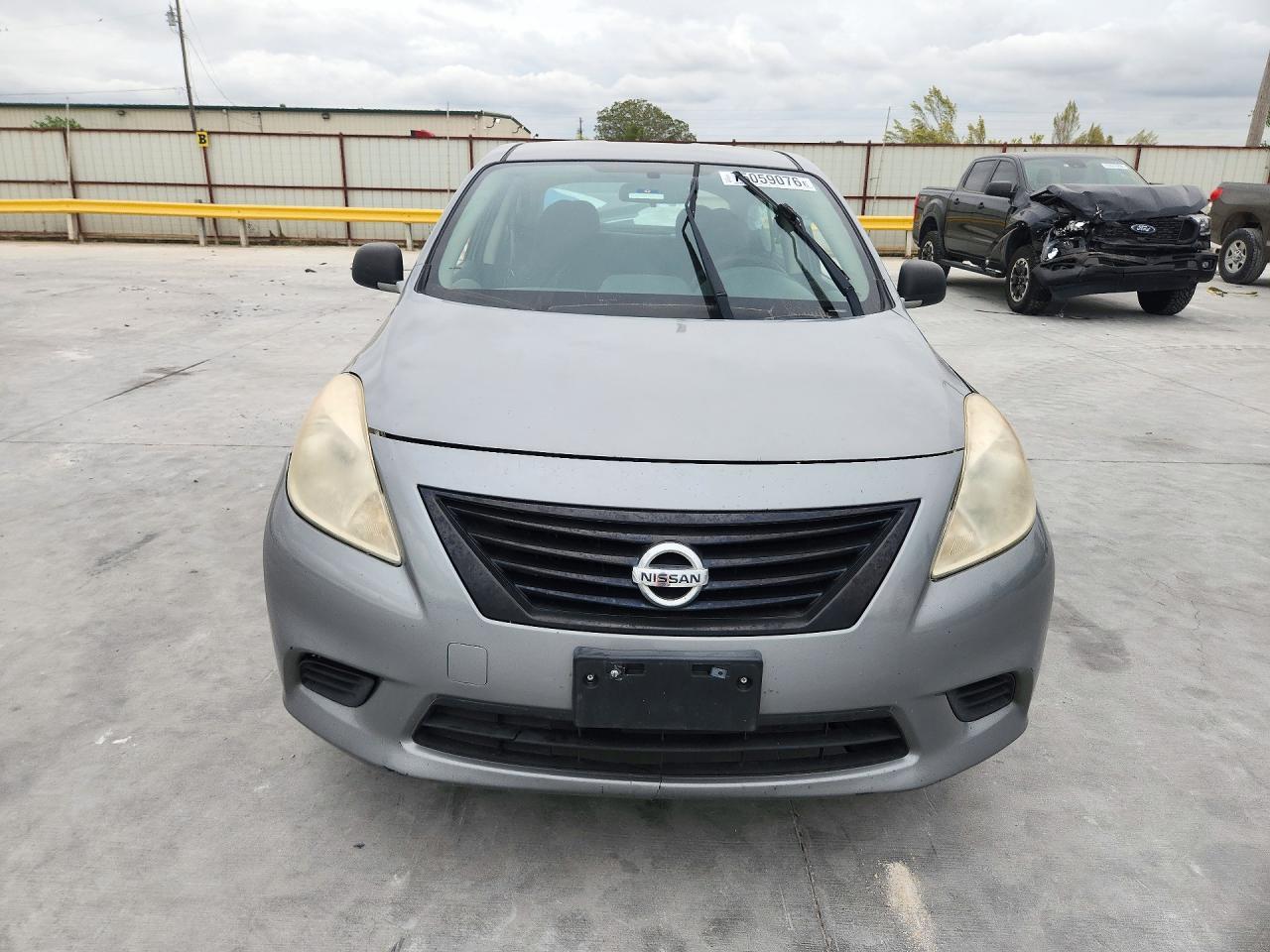 2014 Nissan Versa 1.6 S Plus - Image 5
