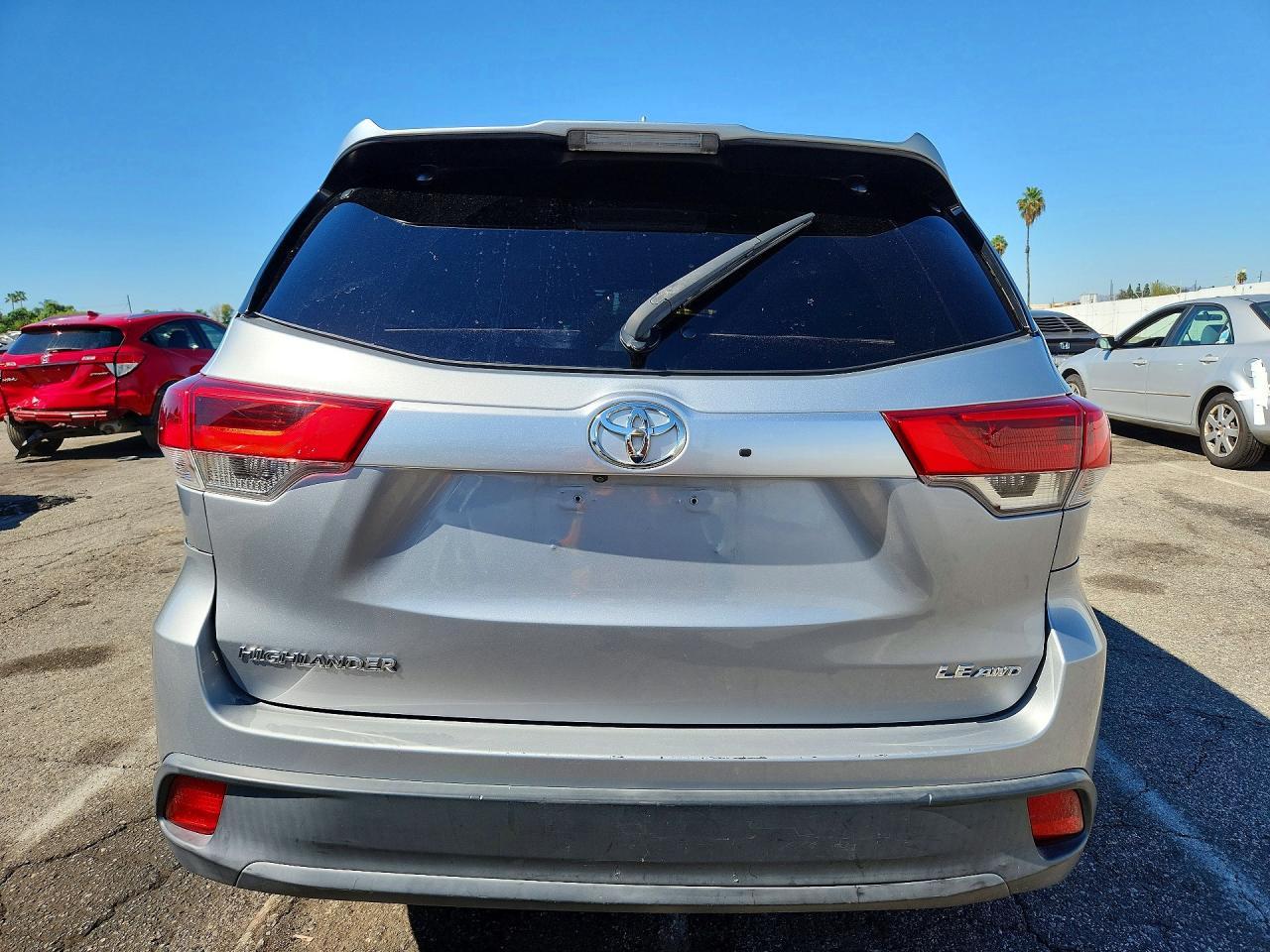 2018 Toyota Highlander Le Plus - Фото 6