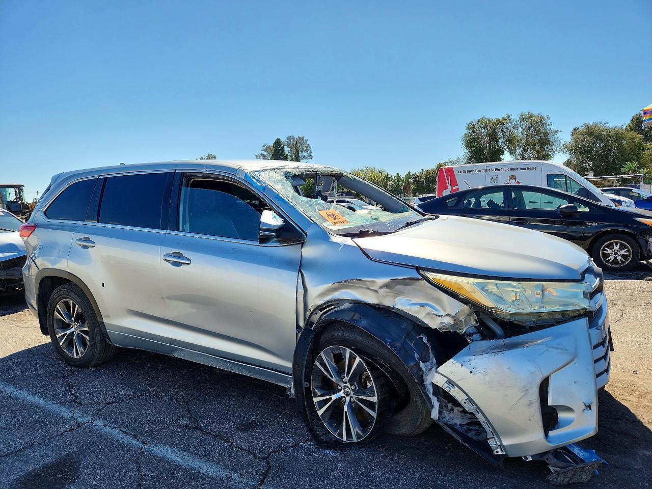 2018 Toyota Highlander Le Plus - Фото 4