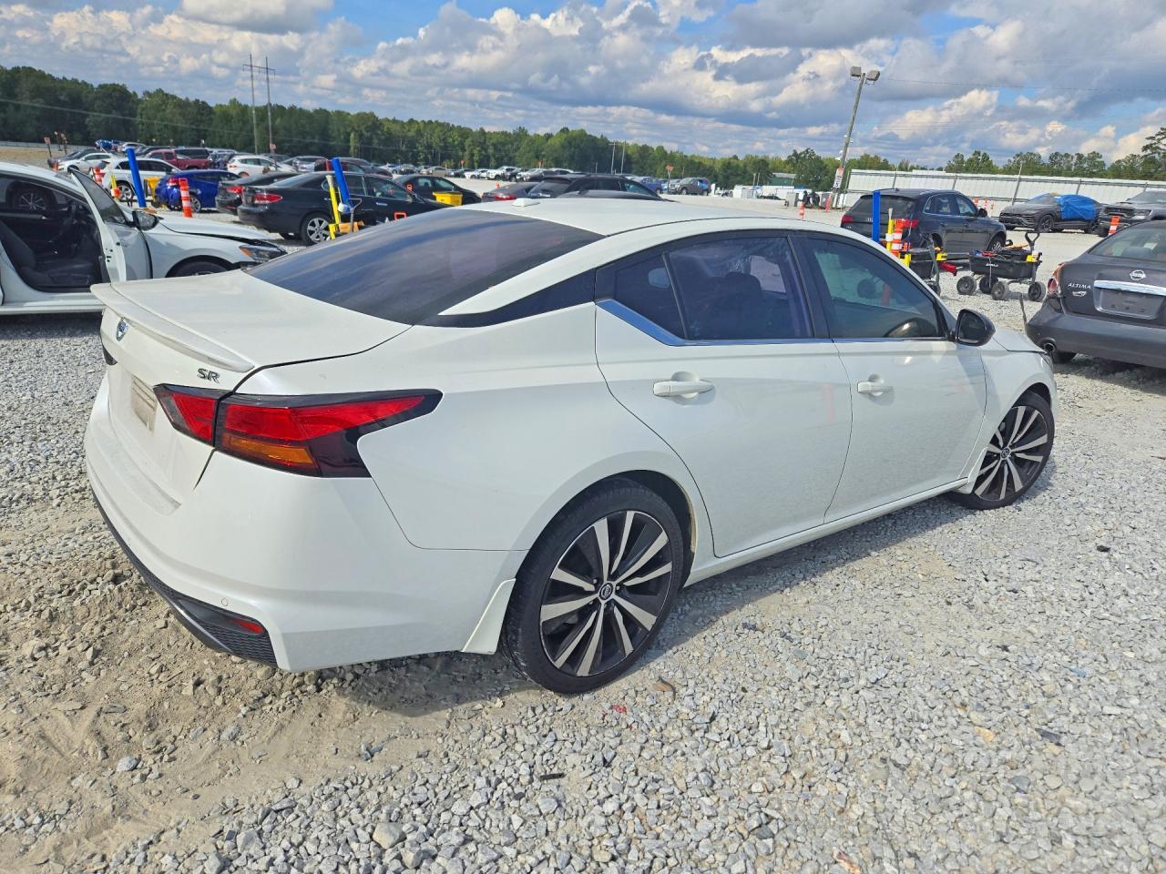 2020 Nissan Altima Sr - Image 3