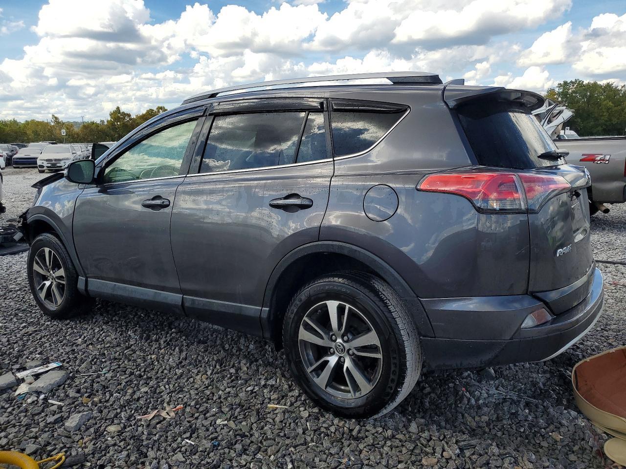 2018 Toyota Rav4 Xle - Image 2