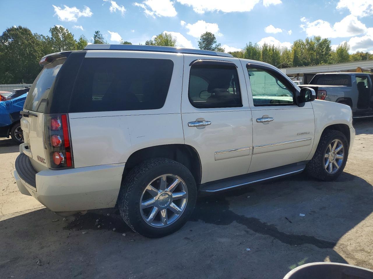 2010 GMC Yukon Denali - Фото 3