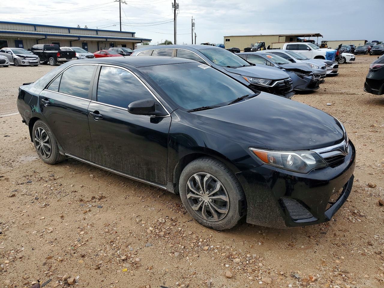 2013 Toyota Camry Le - Фото 4