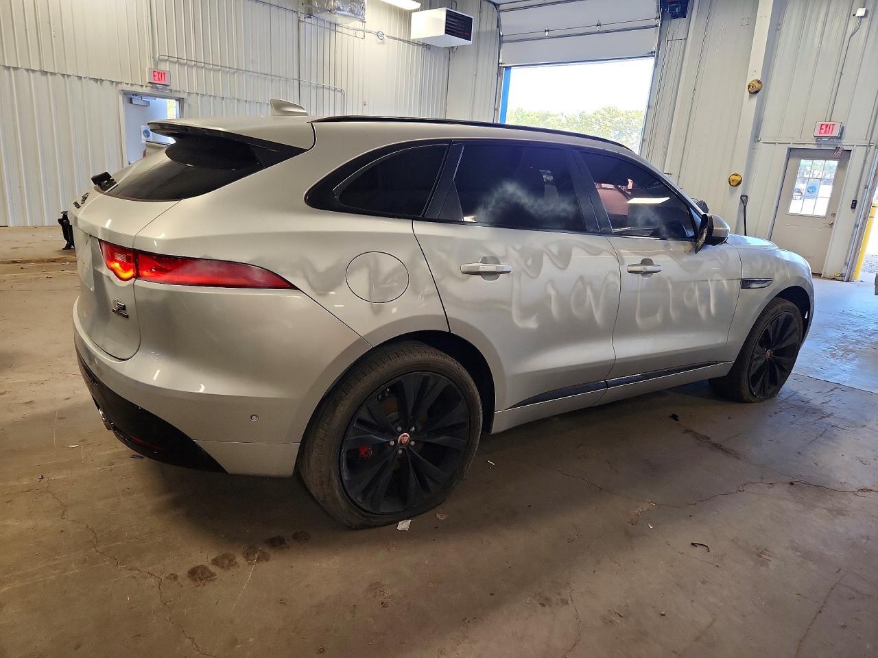 2017 Jaguar F-Pace S - Фото 3