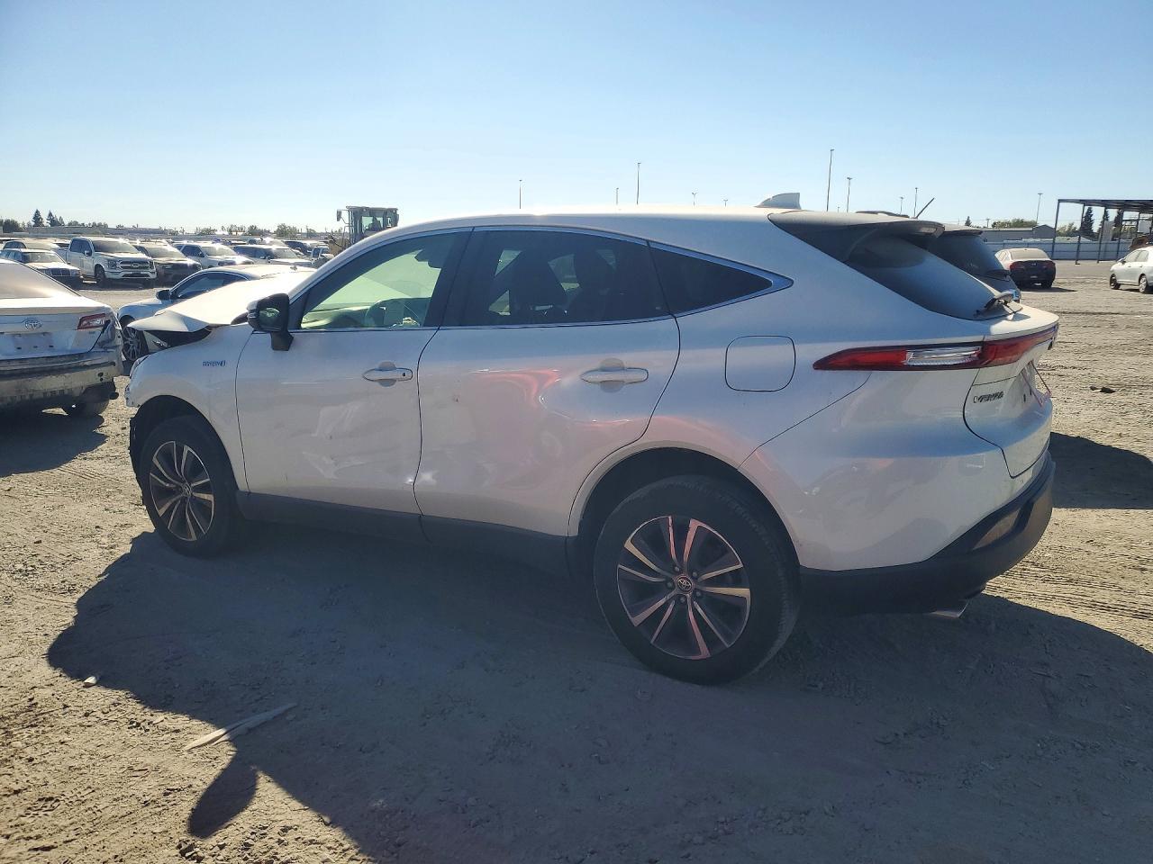 2021 Toyota Venza Le - Image 2