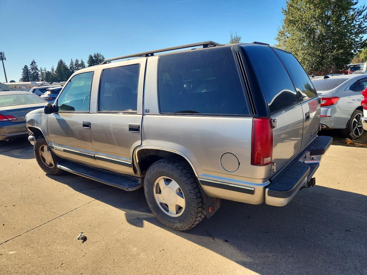 1999 Chevrolet Tahoe K1500 - Фото 2