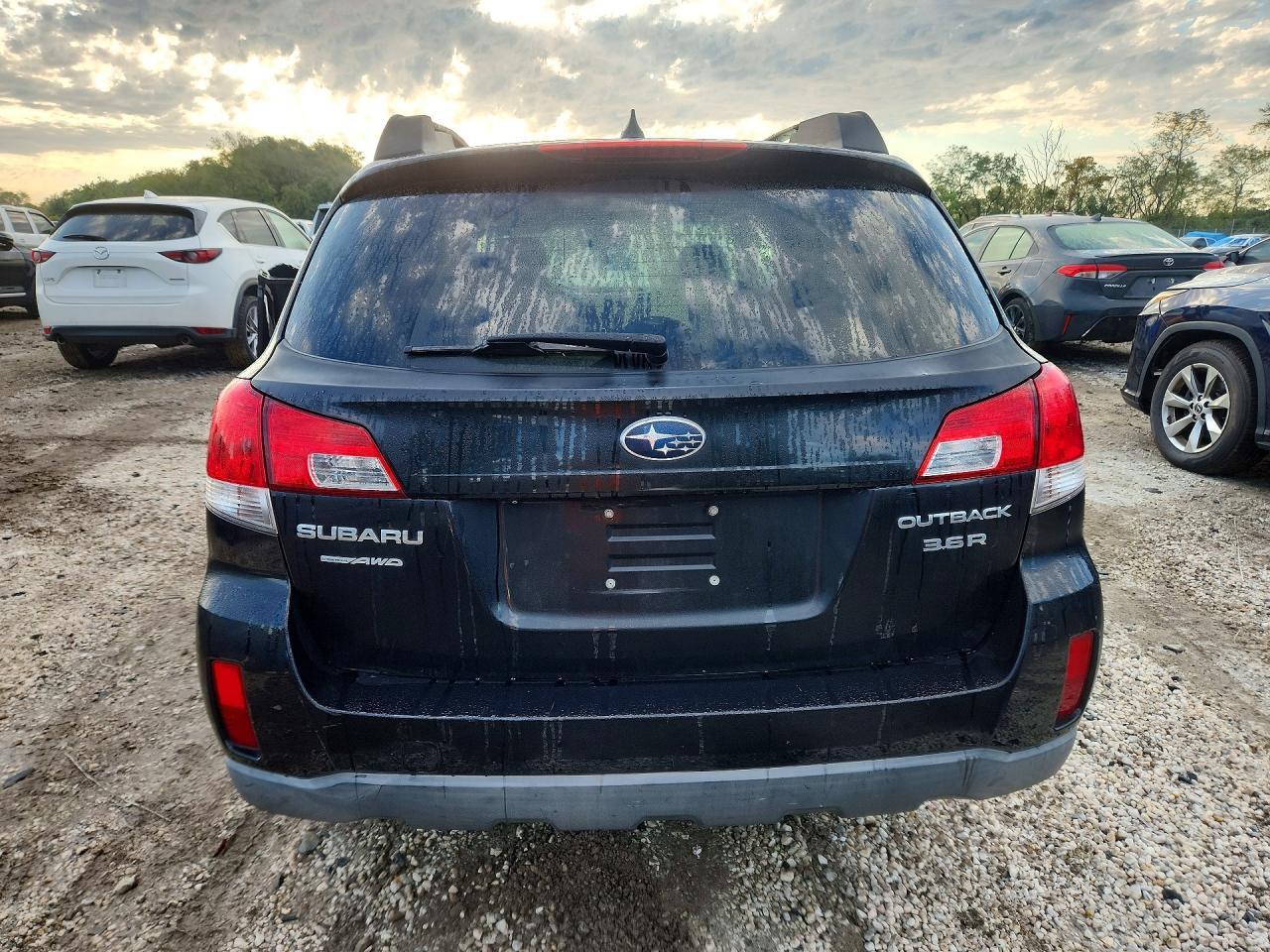 2012 Subaru Outback 3.6R Limited - Image 6