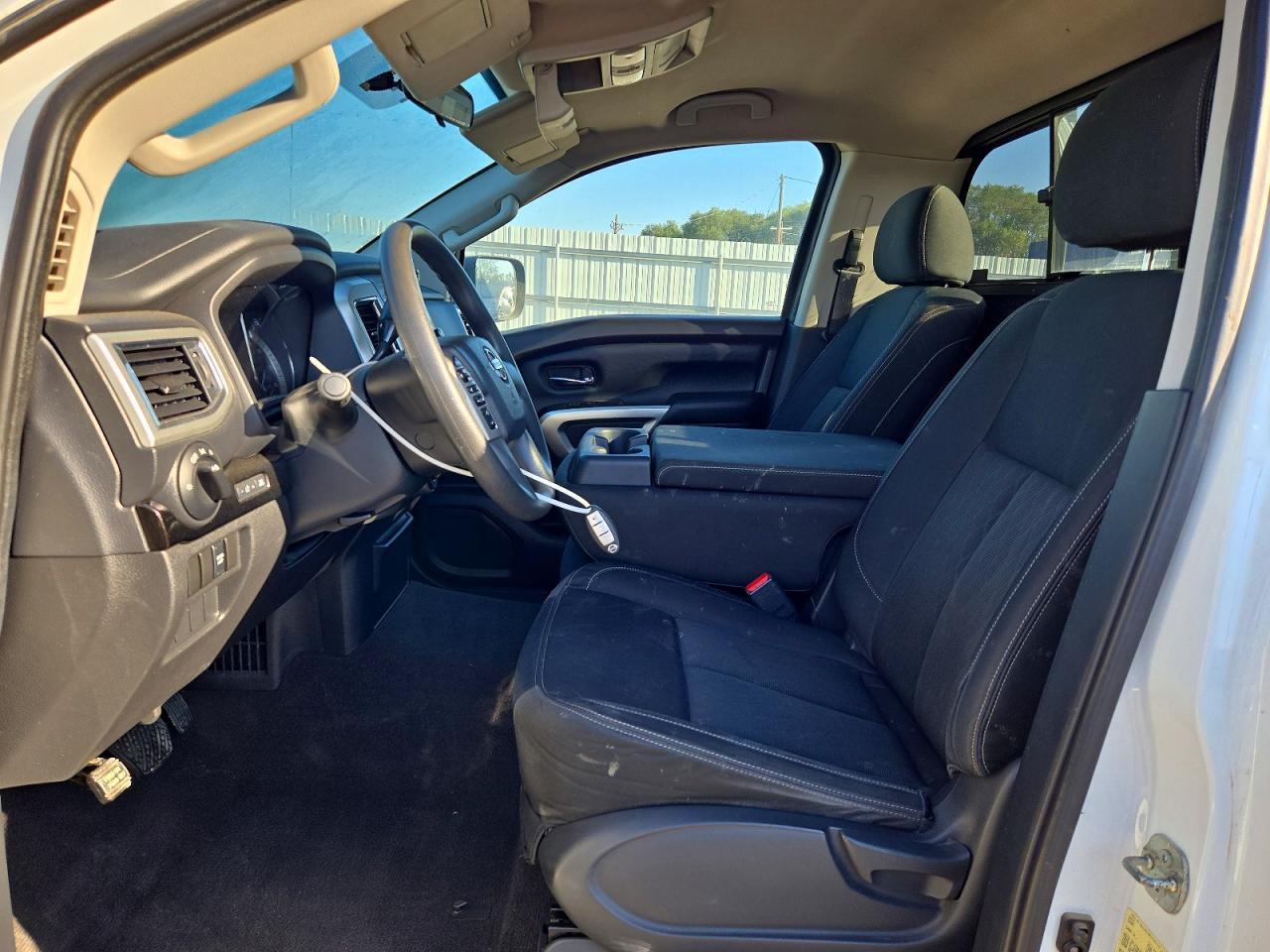 2017 Nissan Titan Sv - Image 7