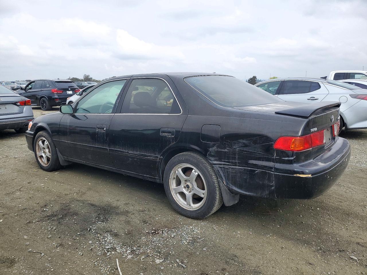 2000 Toyota Camry Le - Image 2