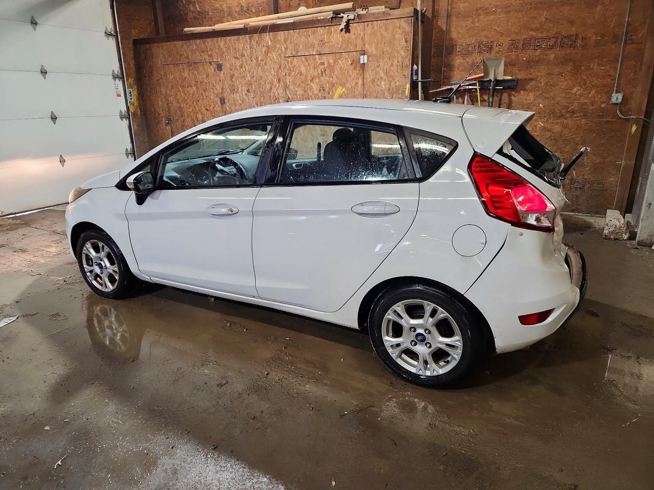 2014 Ford Fiesta Se - Image 2
