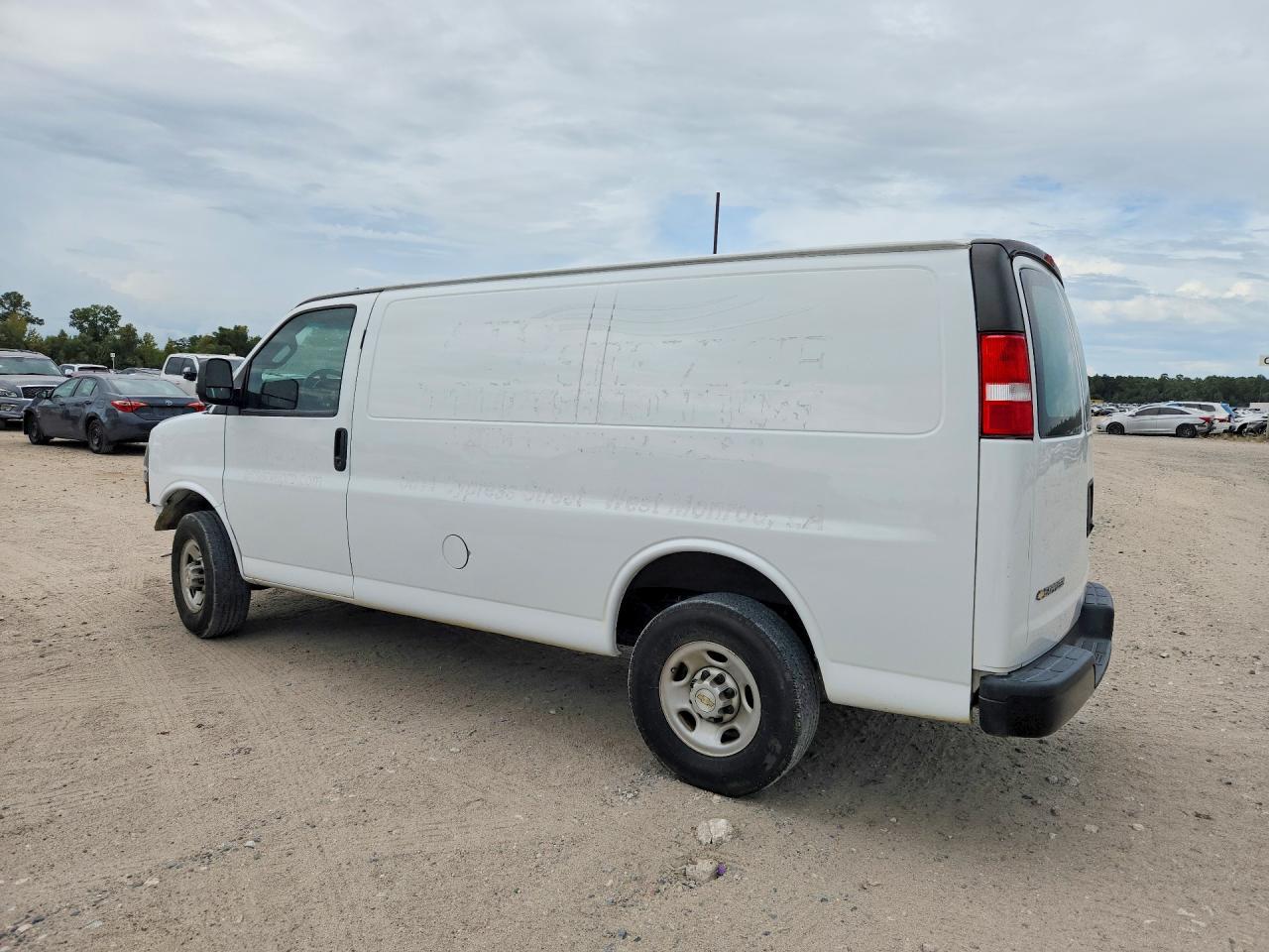 2023 Chevrolet Express G2500 - Фото 2