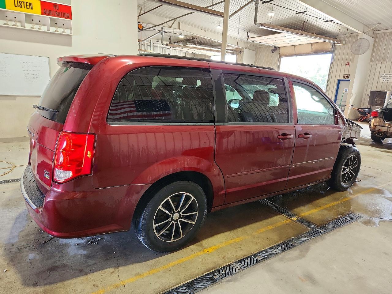 2017 Dodge Grand Caravan Gt - Image 3