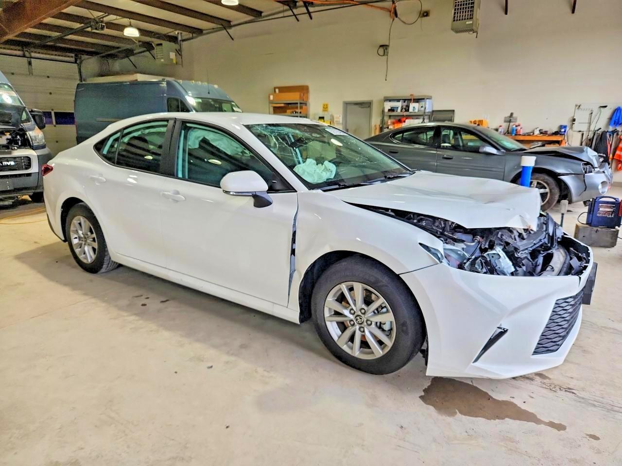 2025 Toyota Camry Le - Фото 4