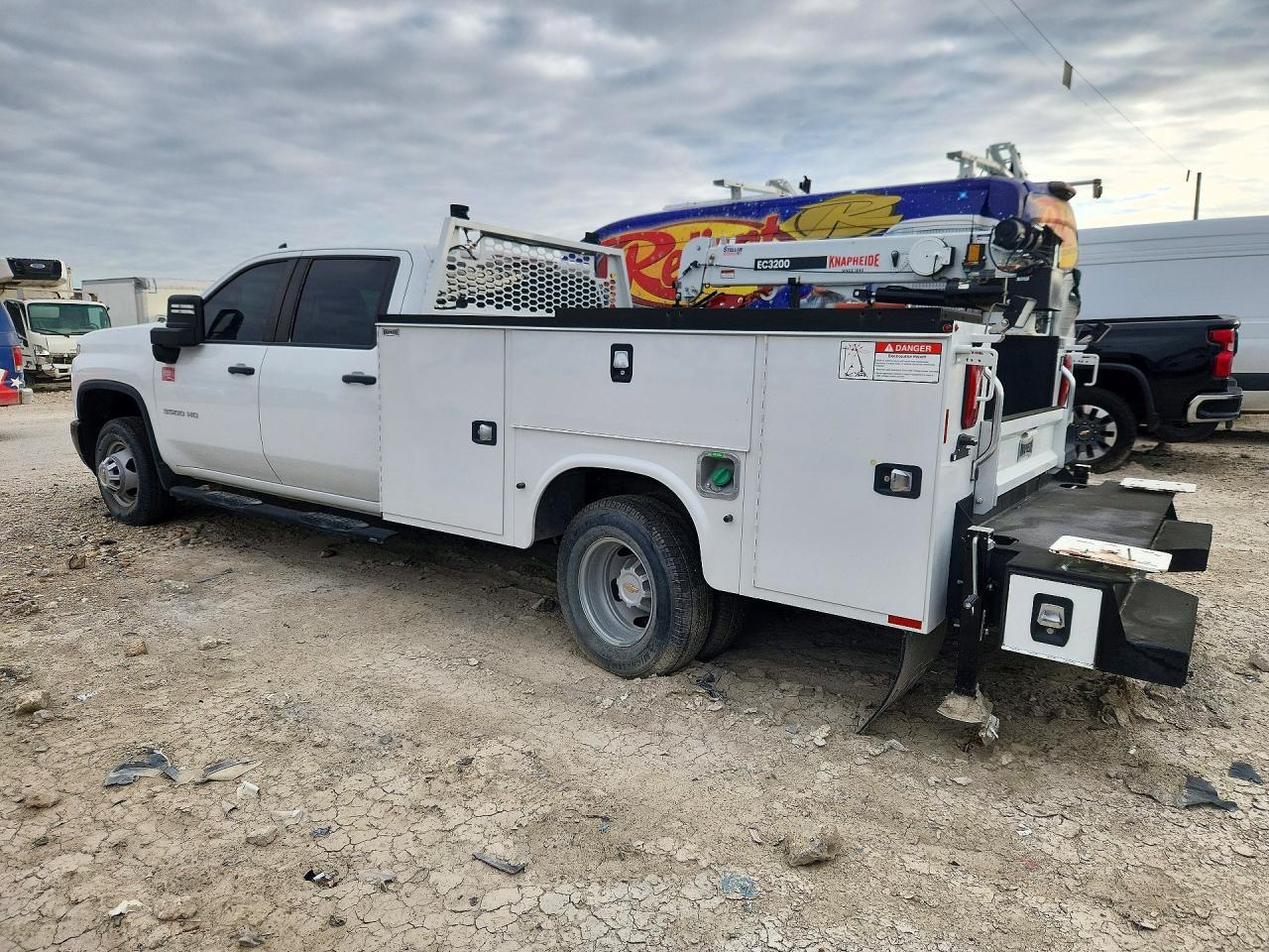2024 Chevrolet Silverado K3500 - Image 2