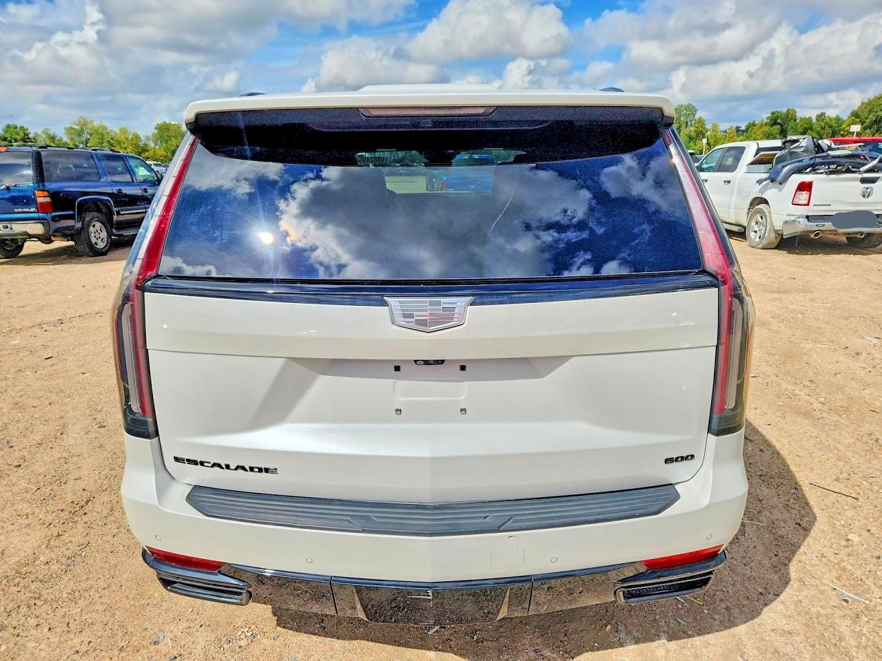 2023 Cadillac Escalade Sport - Image 6