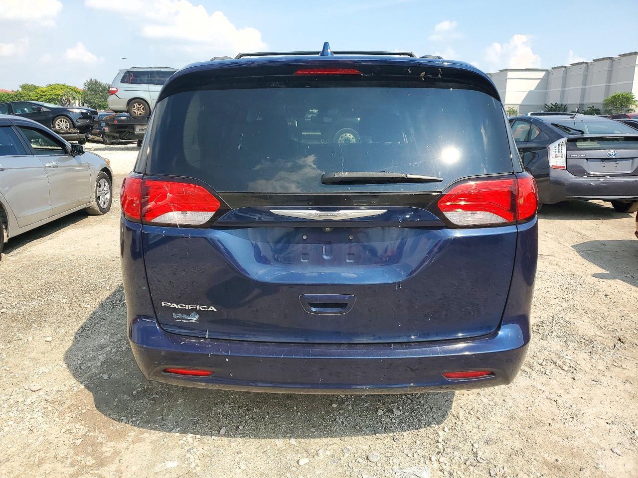 2017 Chrysler Pacifica Touring - Фото 6