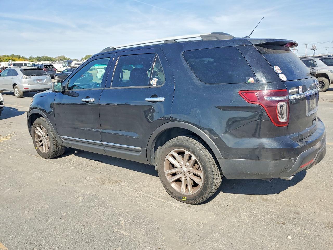 2015 Ford Explorer Xlt - Фото 2