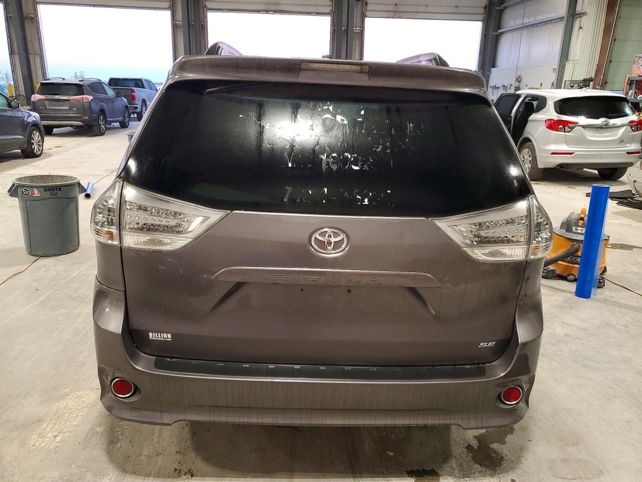2014 Toyota Sienna Se 8-Passenger - Image 6