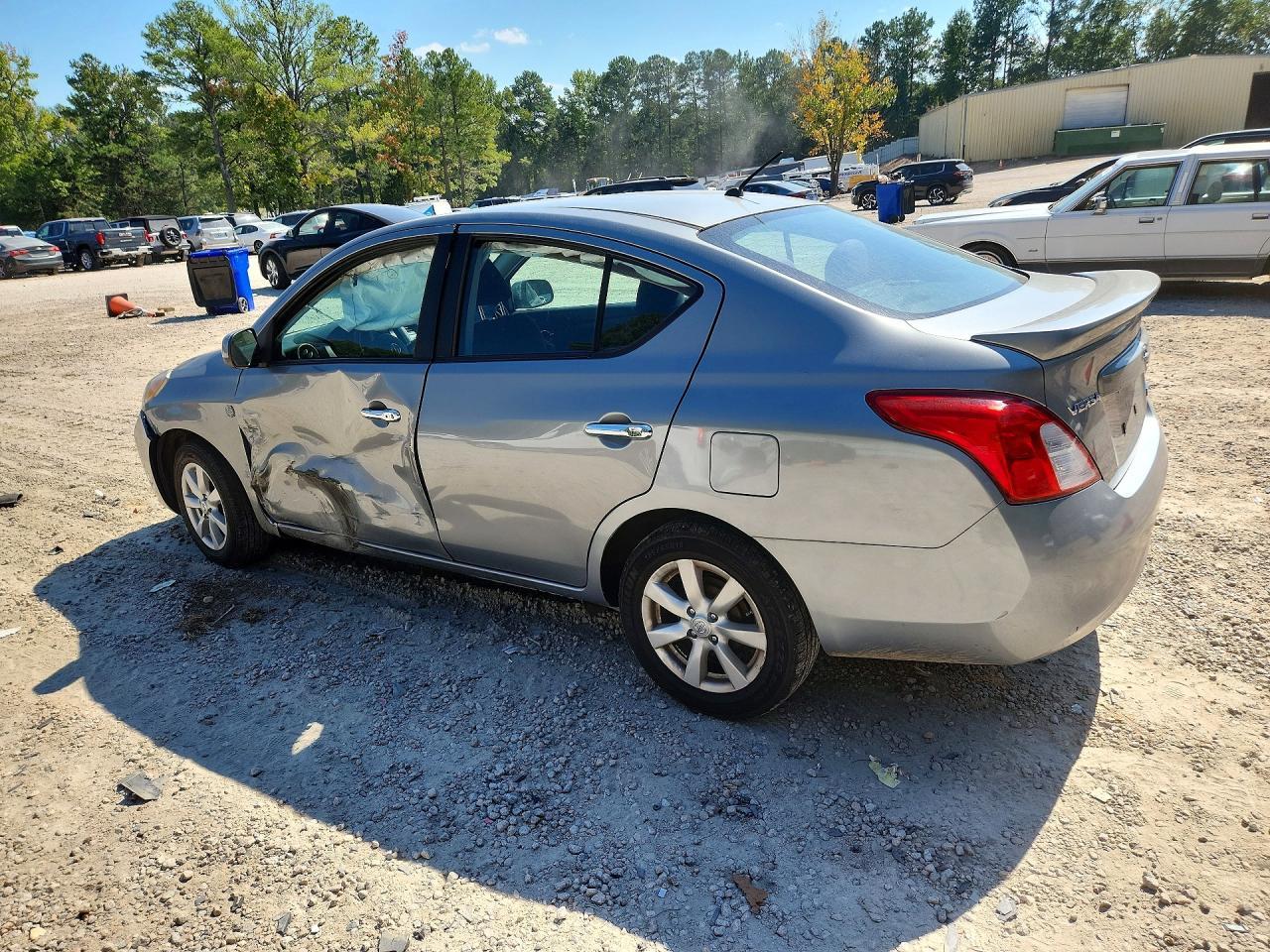 2013 Nissan Versa 1.6 S - Фото 2