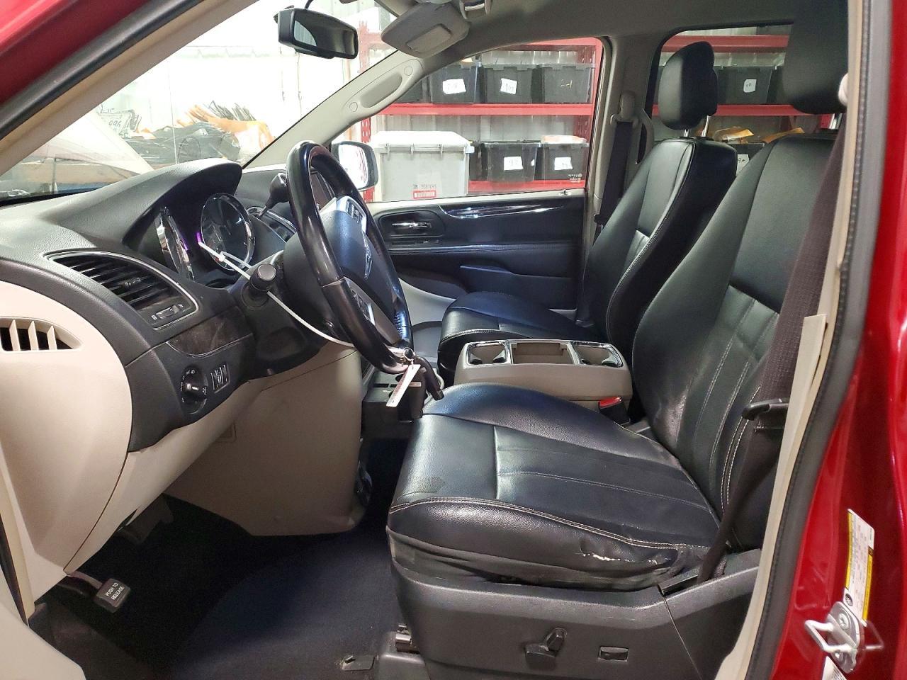2014 Chrysler Town & Country Touring - Фото 7