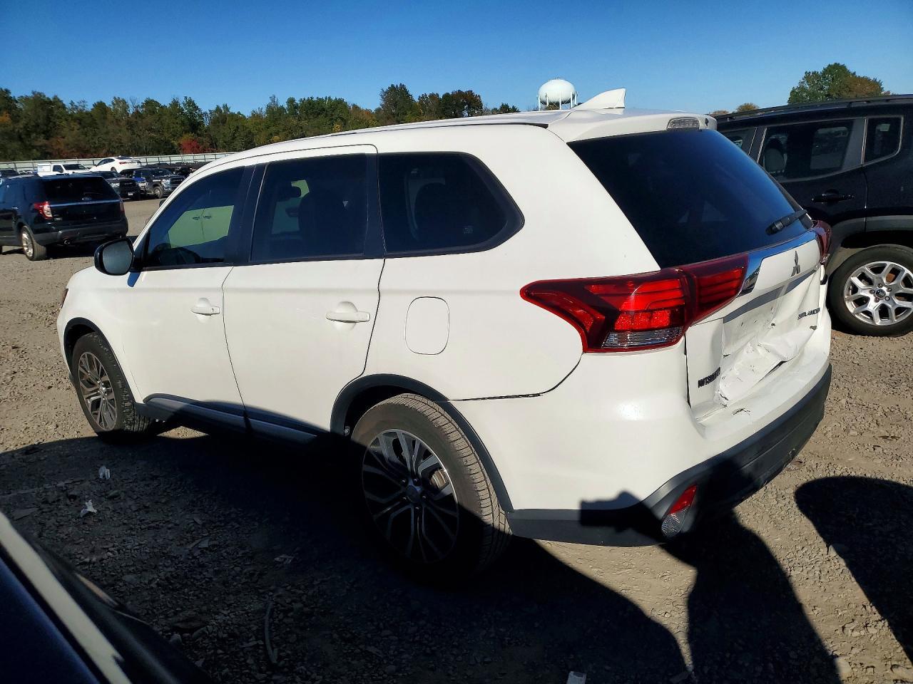 2018 Mitsubishi Outlander Se - Image 2