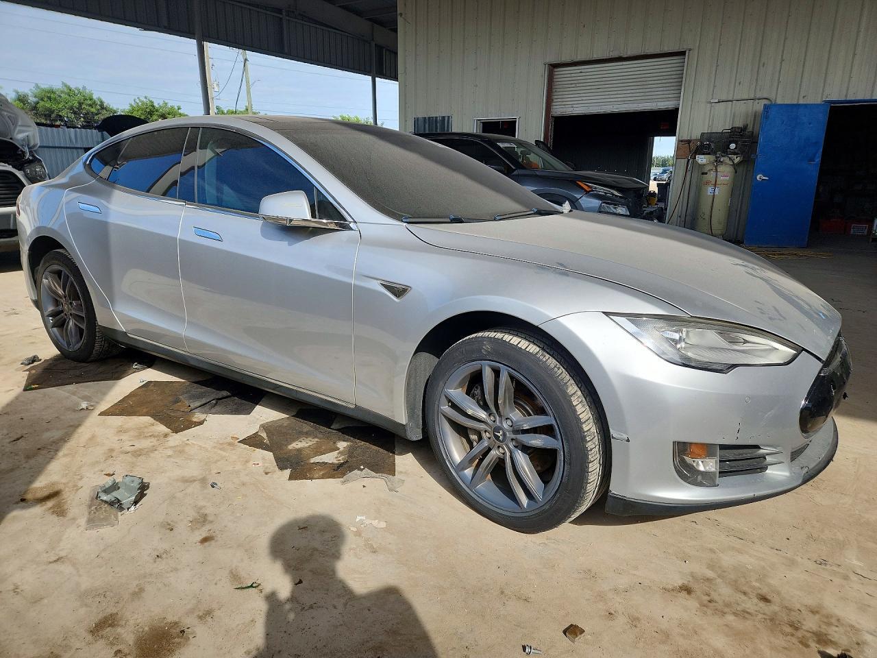 2014 Tesla Model S - Фото 4