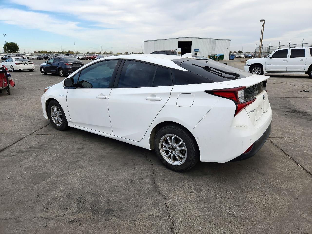 2020 Toyota Prius Le - Фото 2