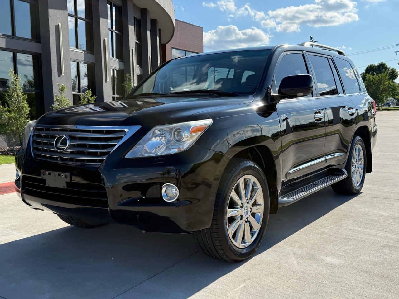 2011 Lexus Lx 570 - Image 2