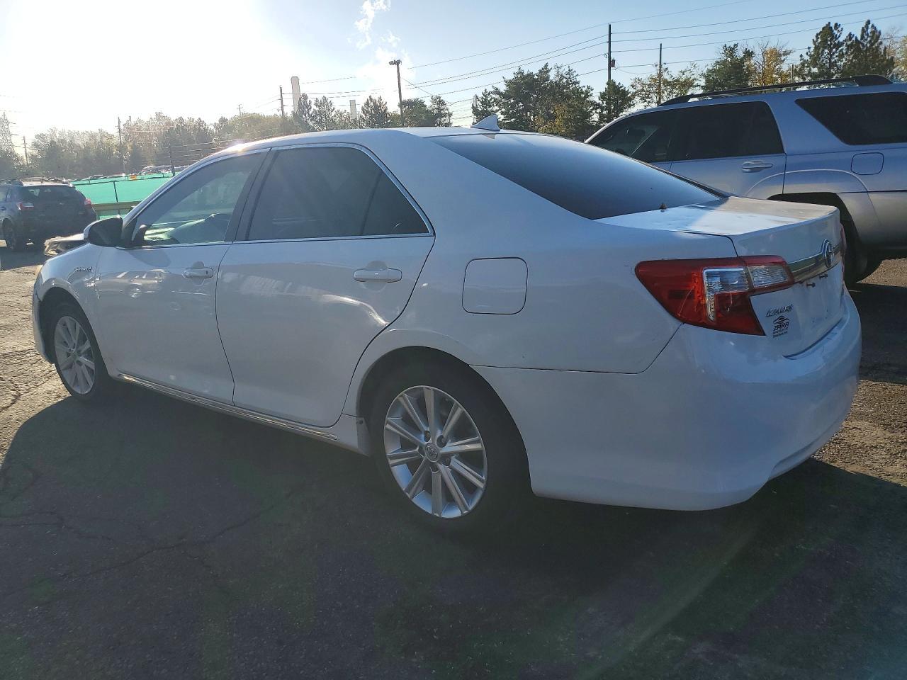 2013 Toyota Camry Hybrid Xle - Image 2