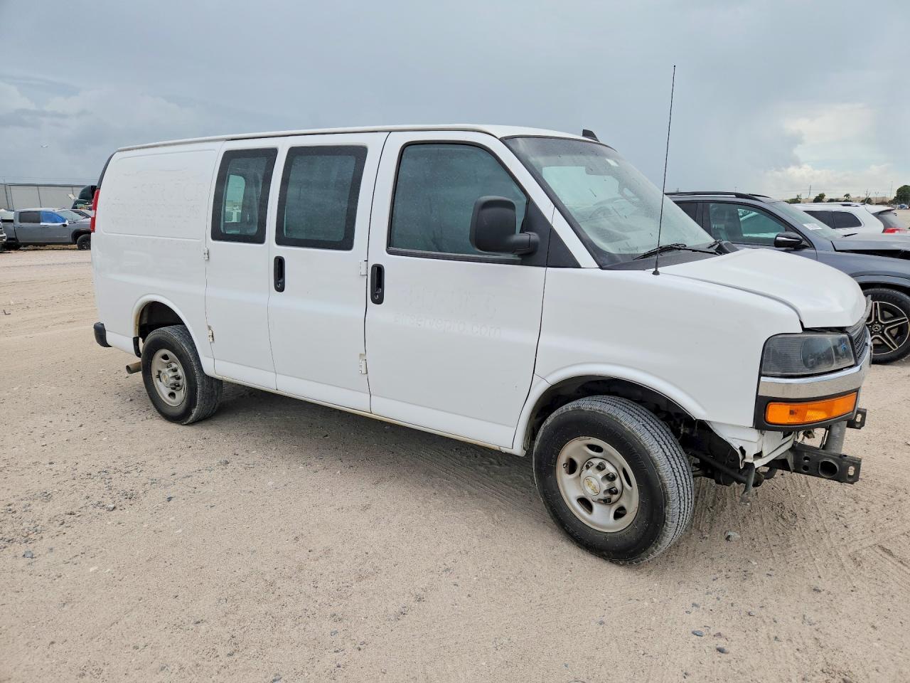 2023 Chevrolet Express G2500 - Фото 4