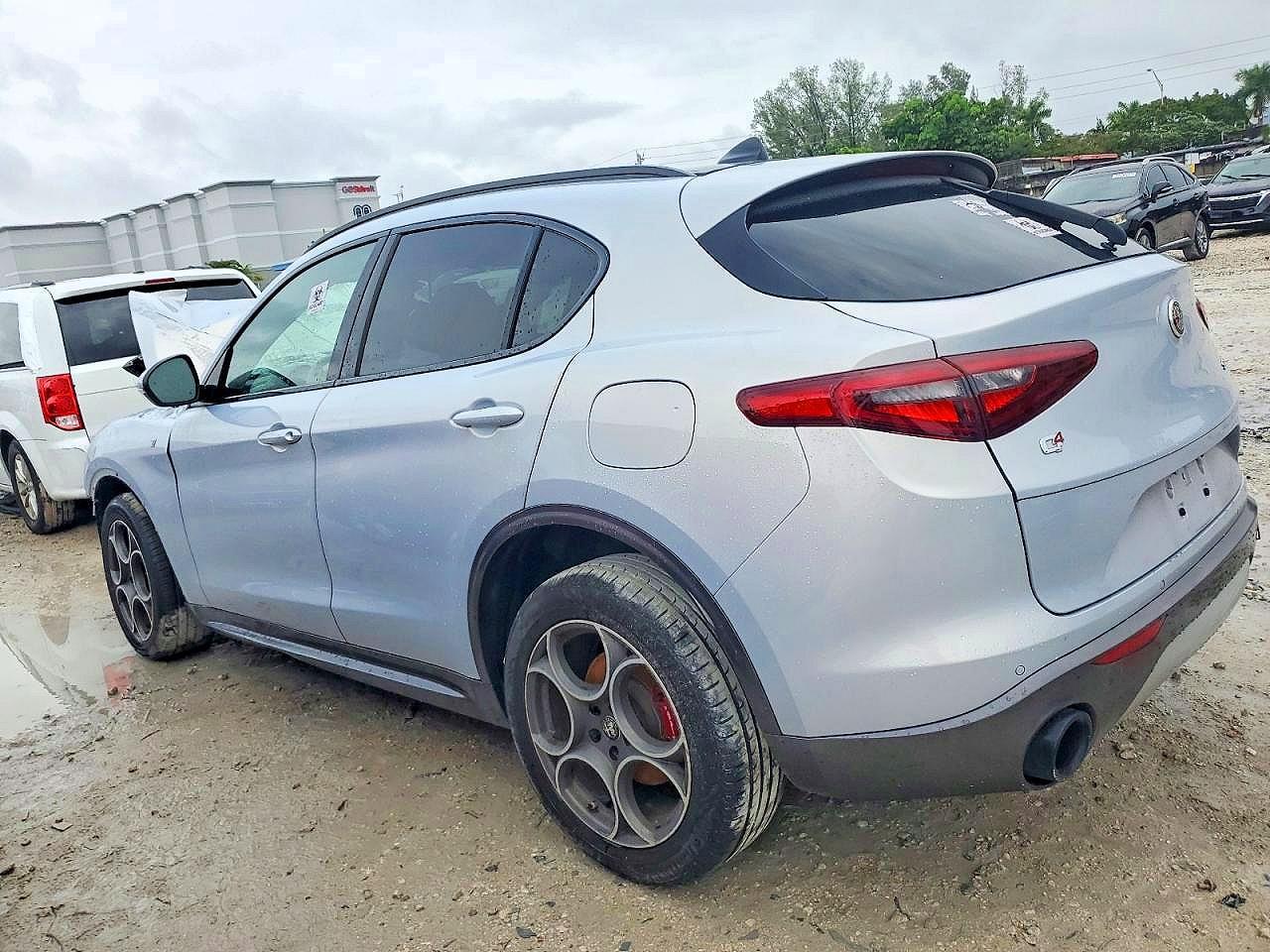 2022 Alfa Romeo Stelvio Ti - Image 2
